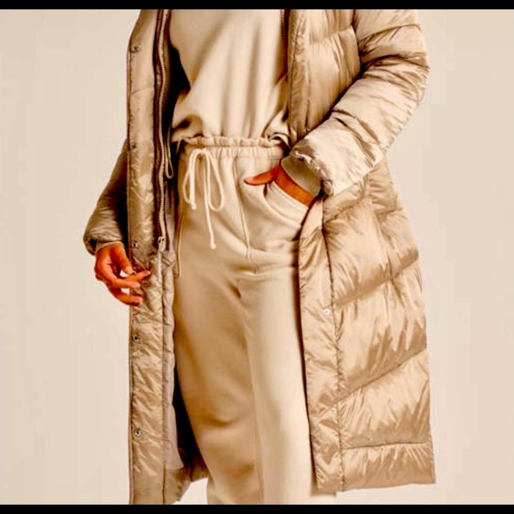 Brand new Abercrombie & F long plush puffer coat.